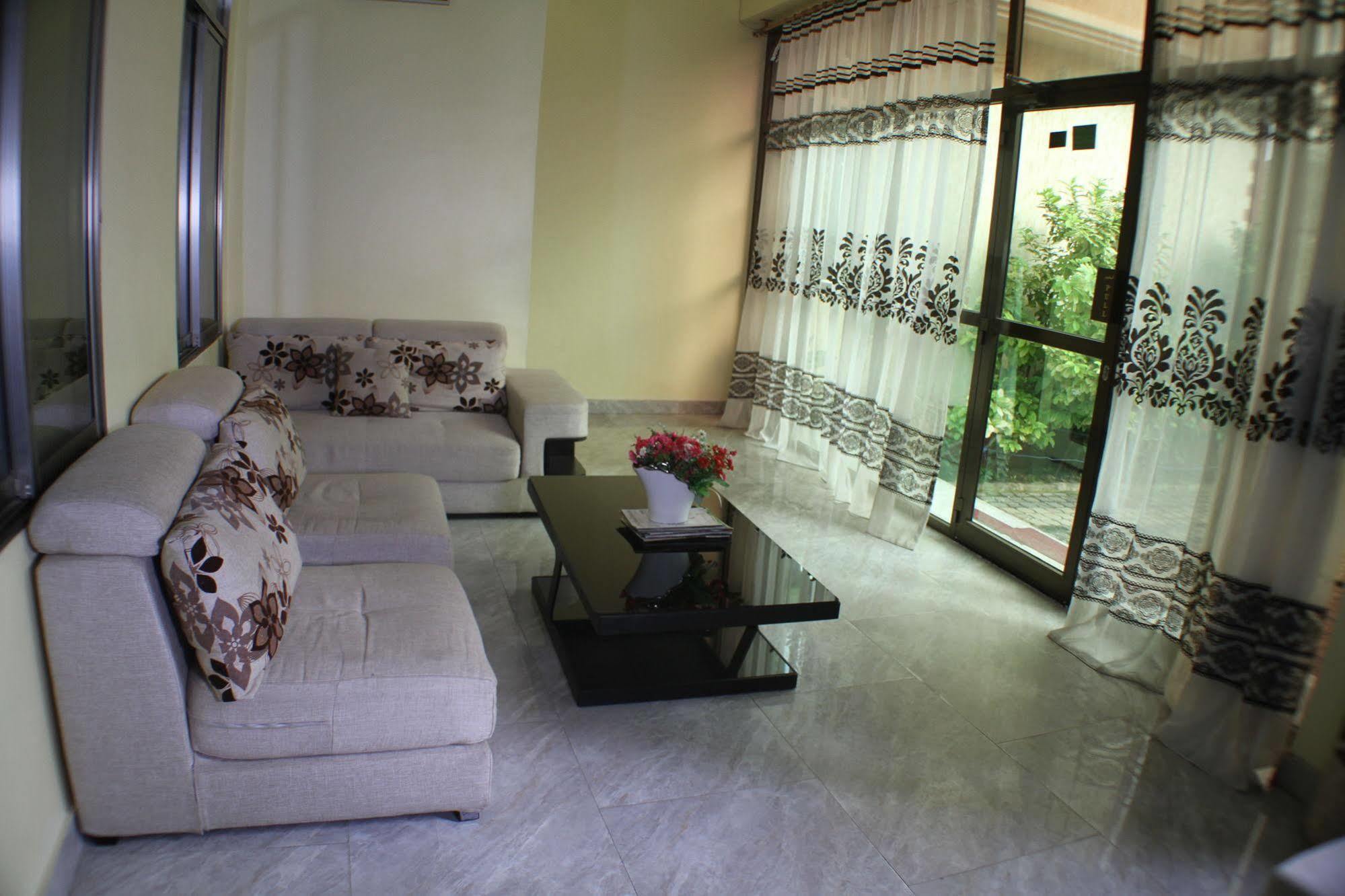 Varlek Hotel Dar es Salaam Exteriér fotografie